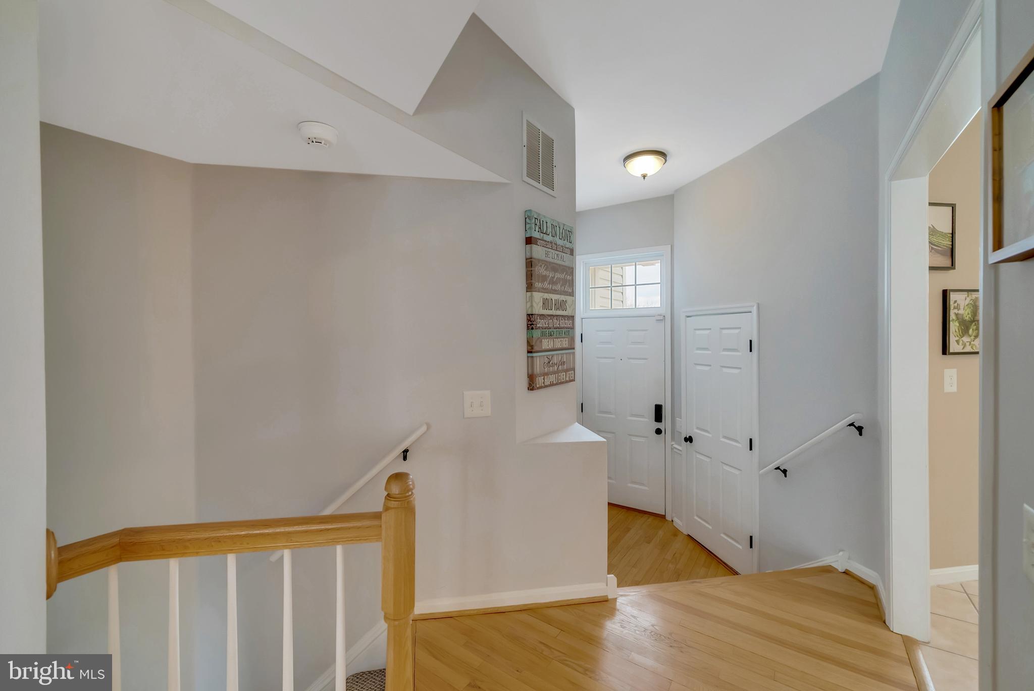 3 HONEY LOCUST COURT