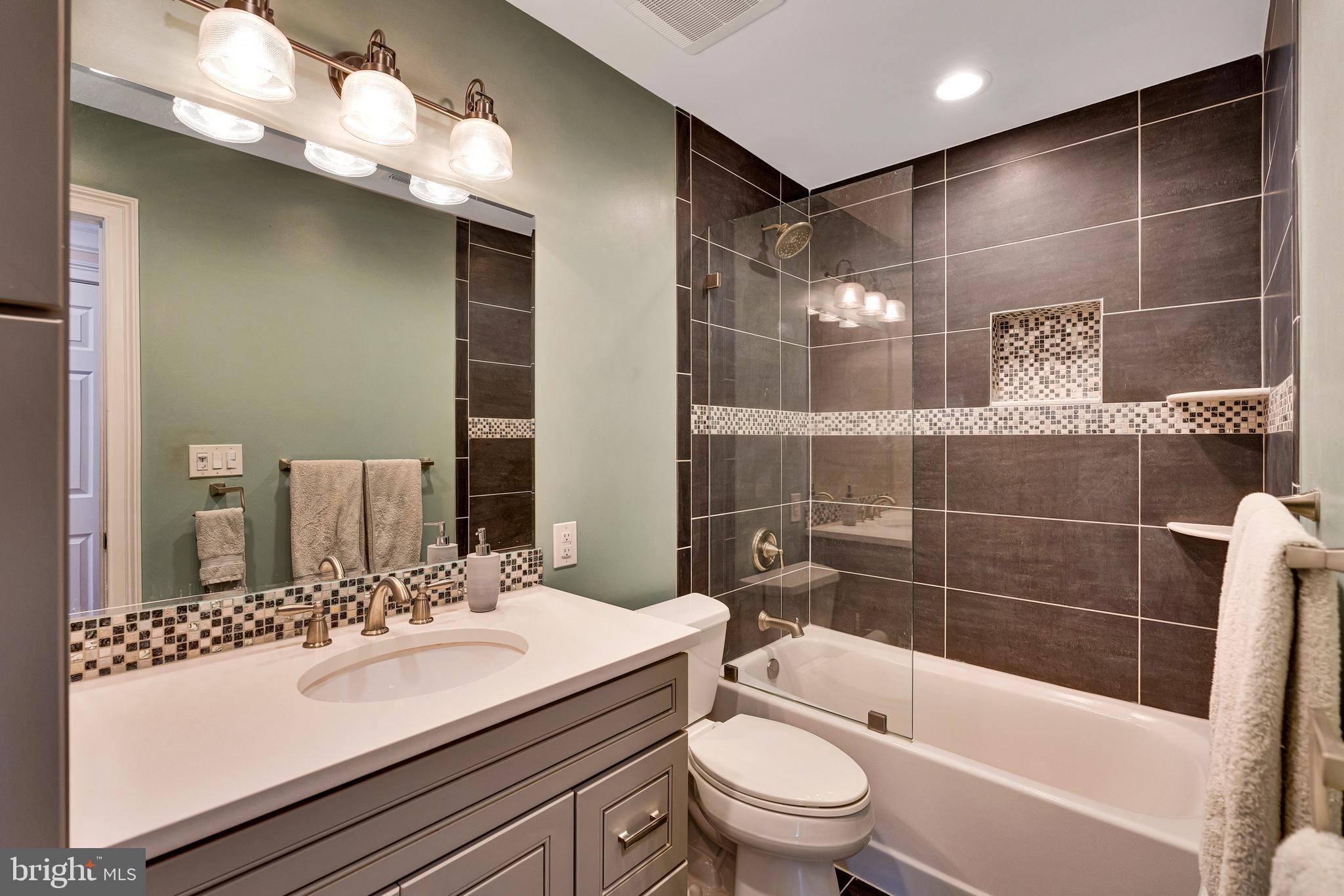 2765 HONEYSUCKLE LANE