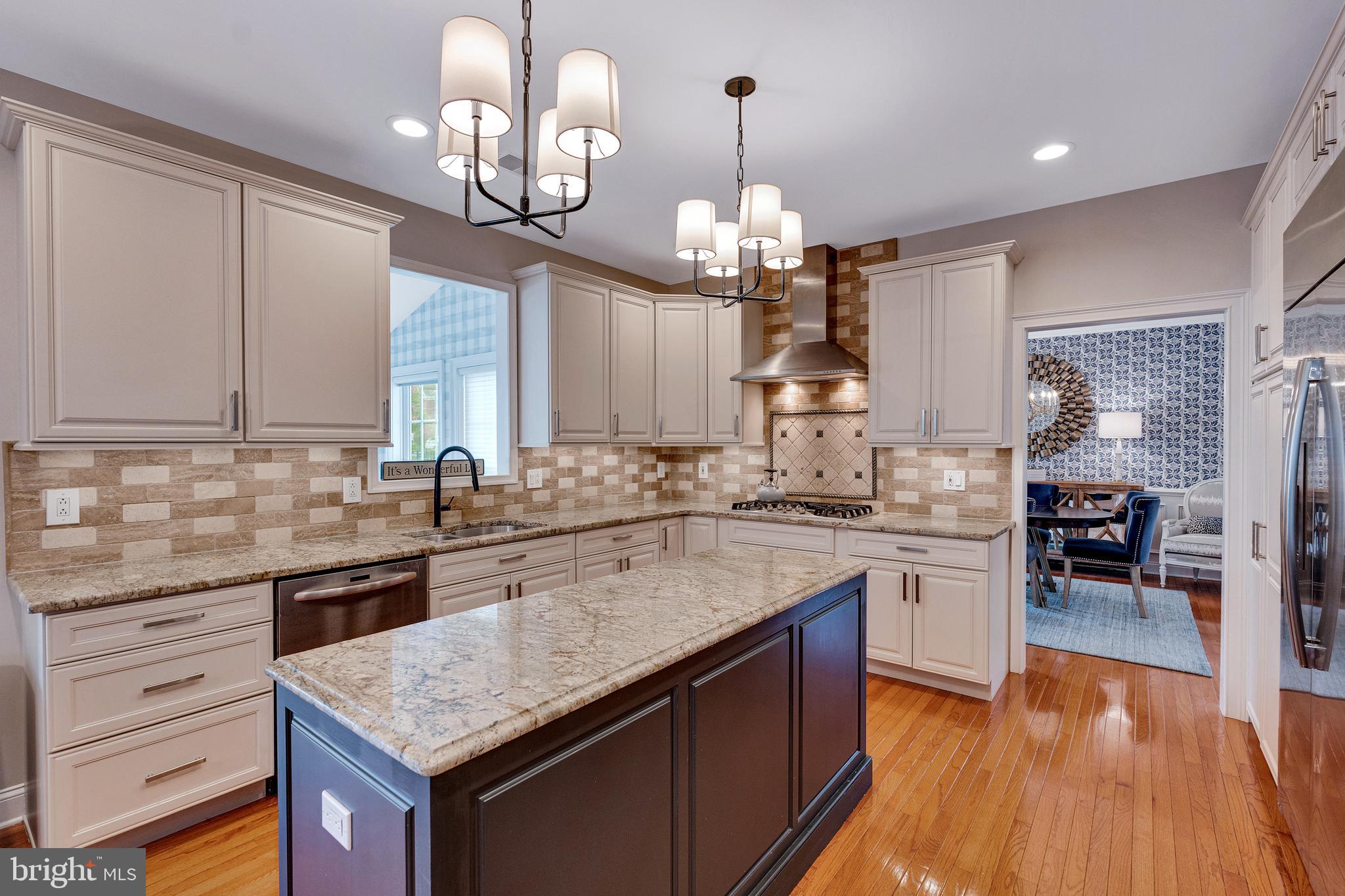 2765 HONEYSUCKLE LANE