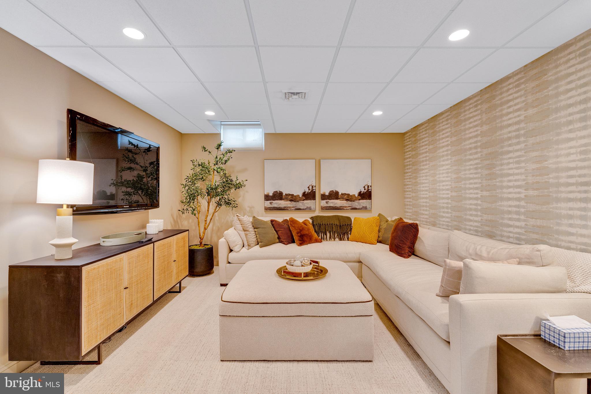 2765 HONEYSUCKLE LANE