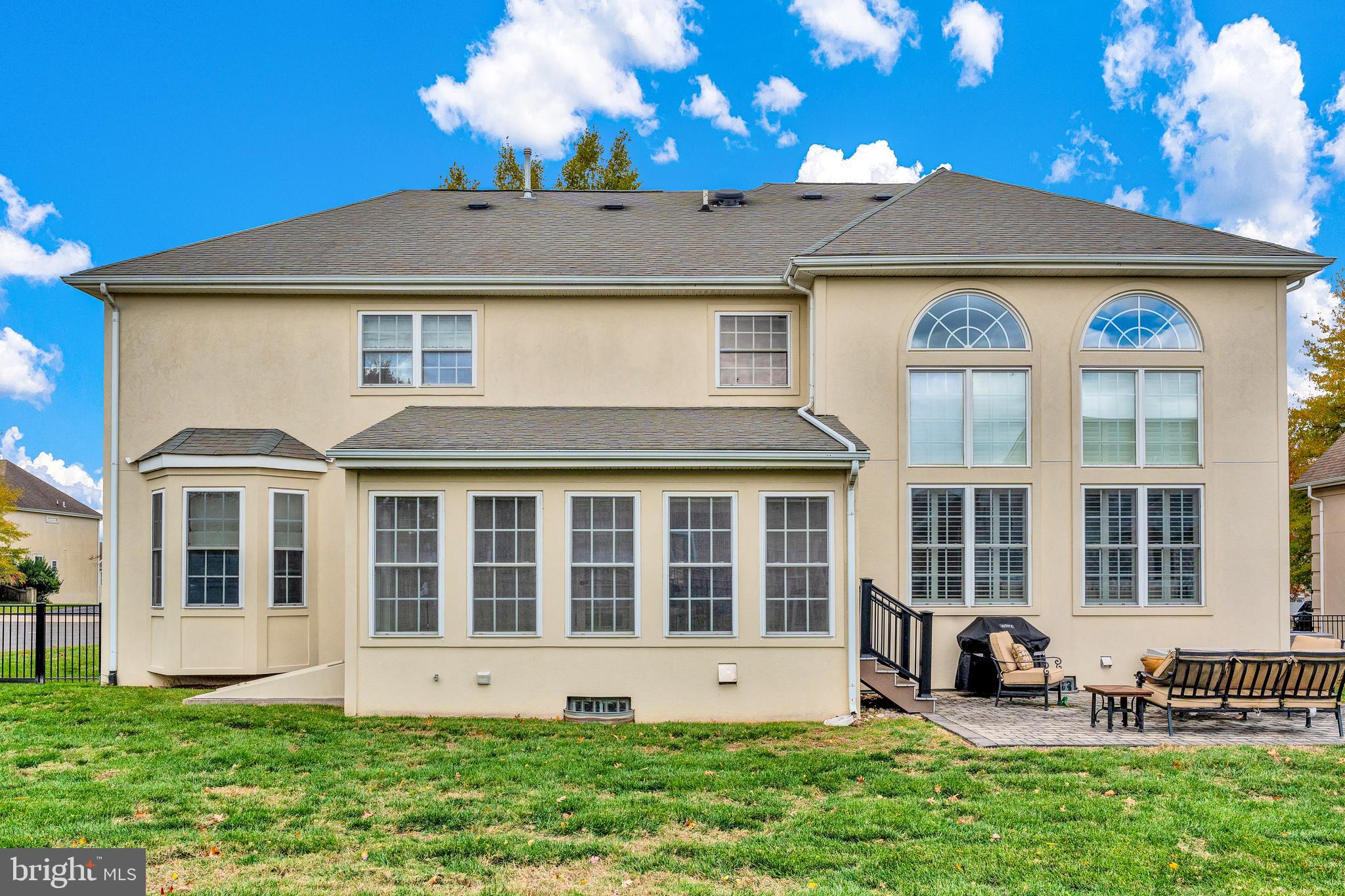 2765 HONEYSUCKLE LANE