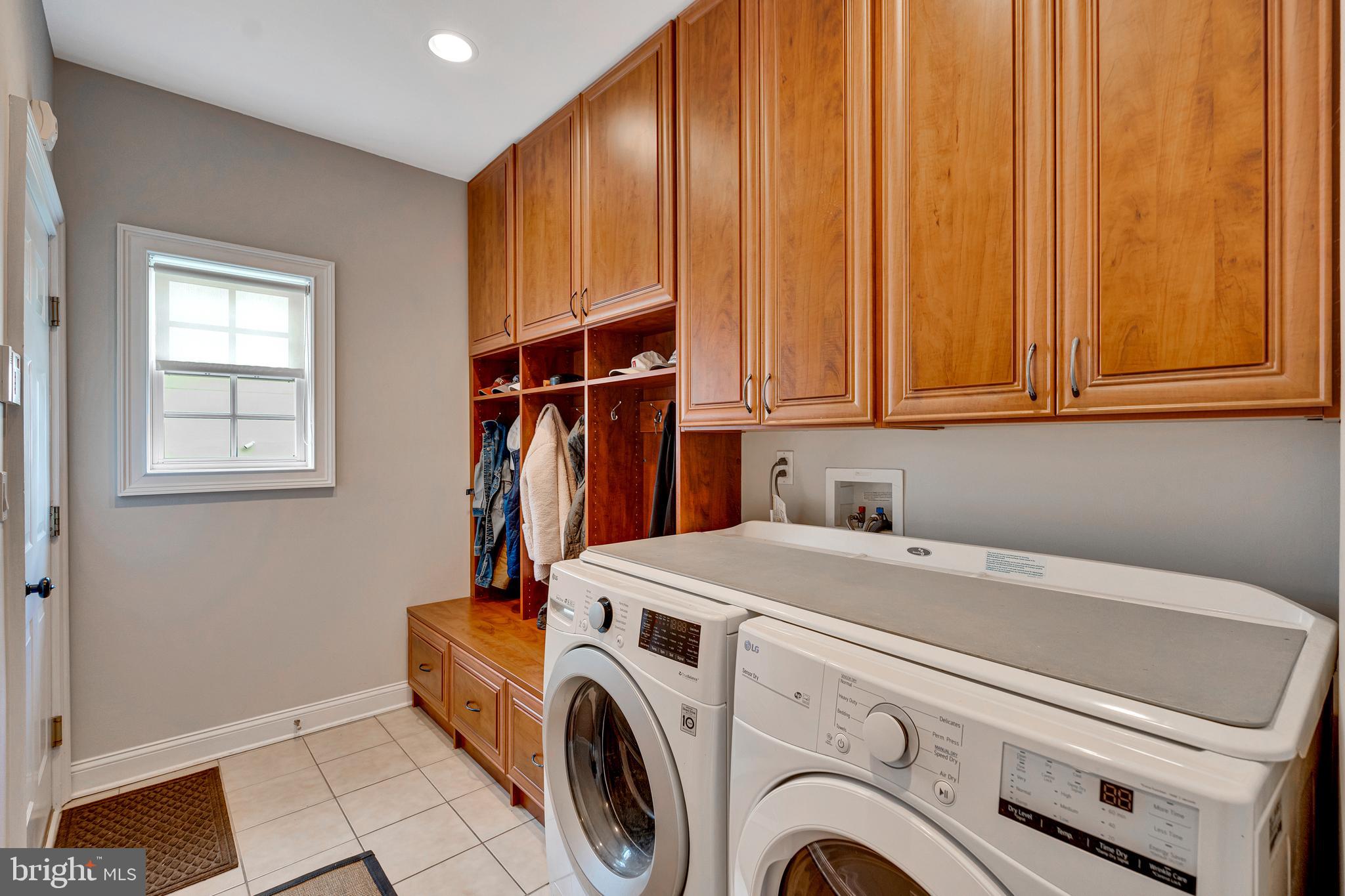 2765 HONEYSUCKLE LANE