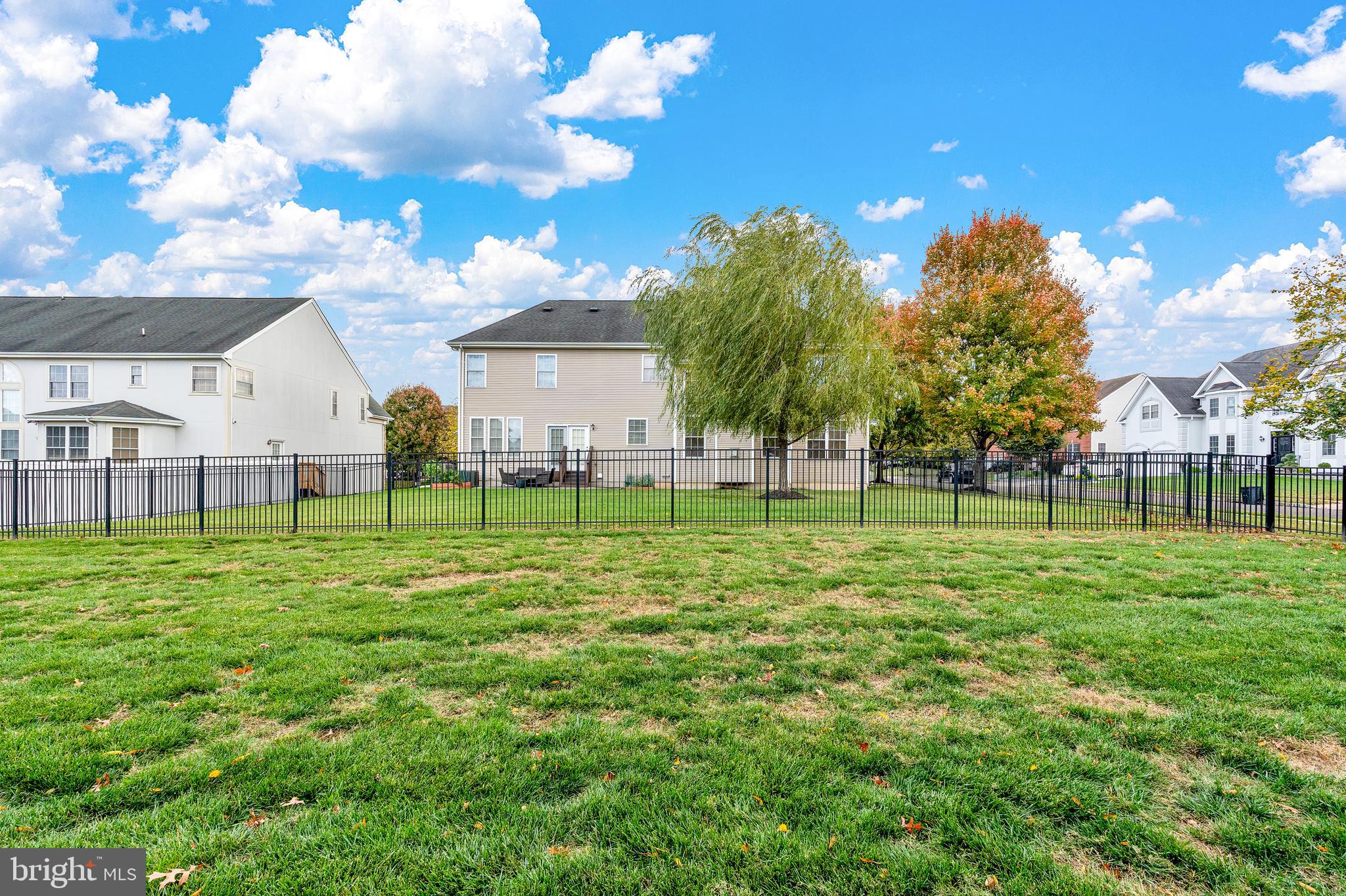 2765 HONEYSUCKLE LANE