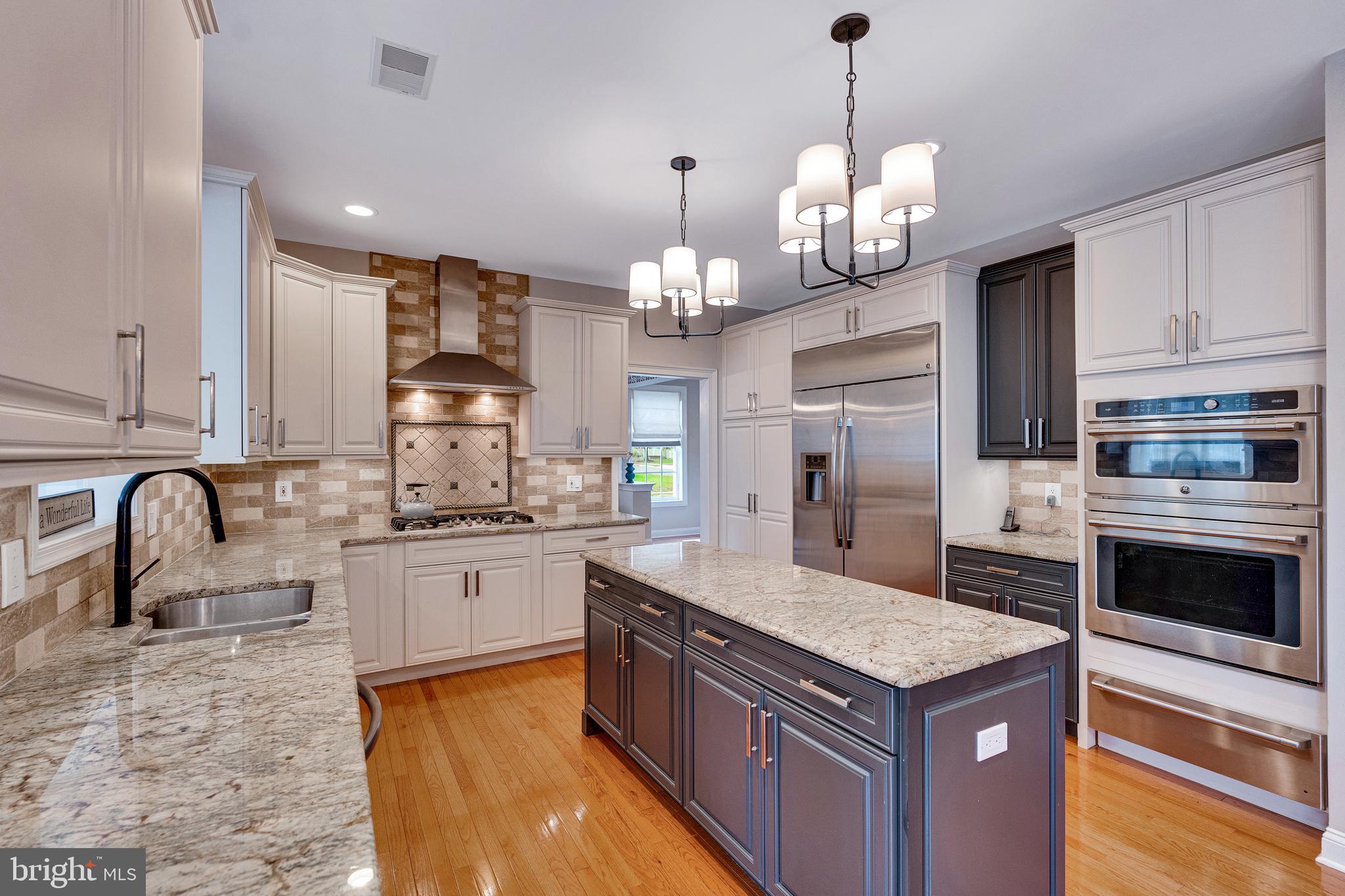 2765 HONEYSUCKLE LANE