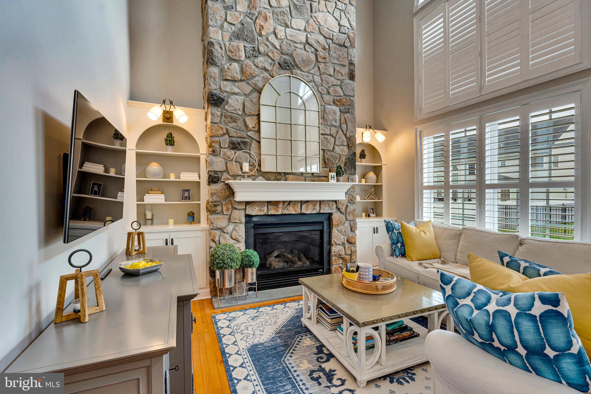 2765 HONEYSUCKLE LANE