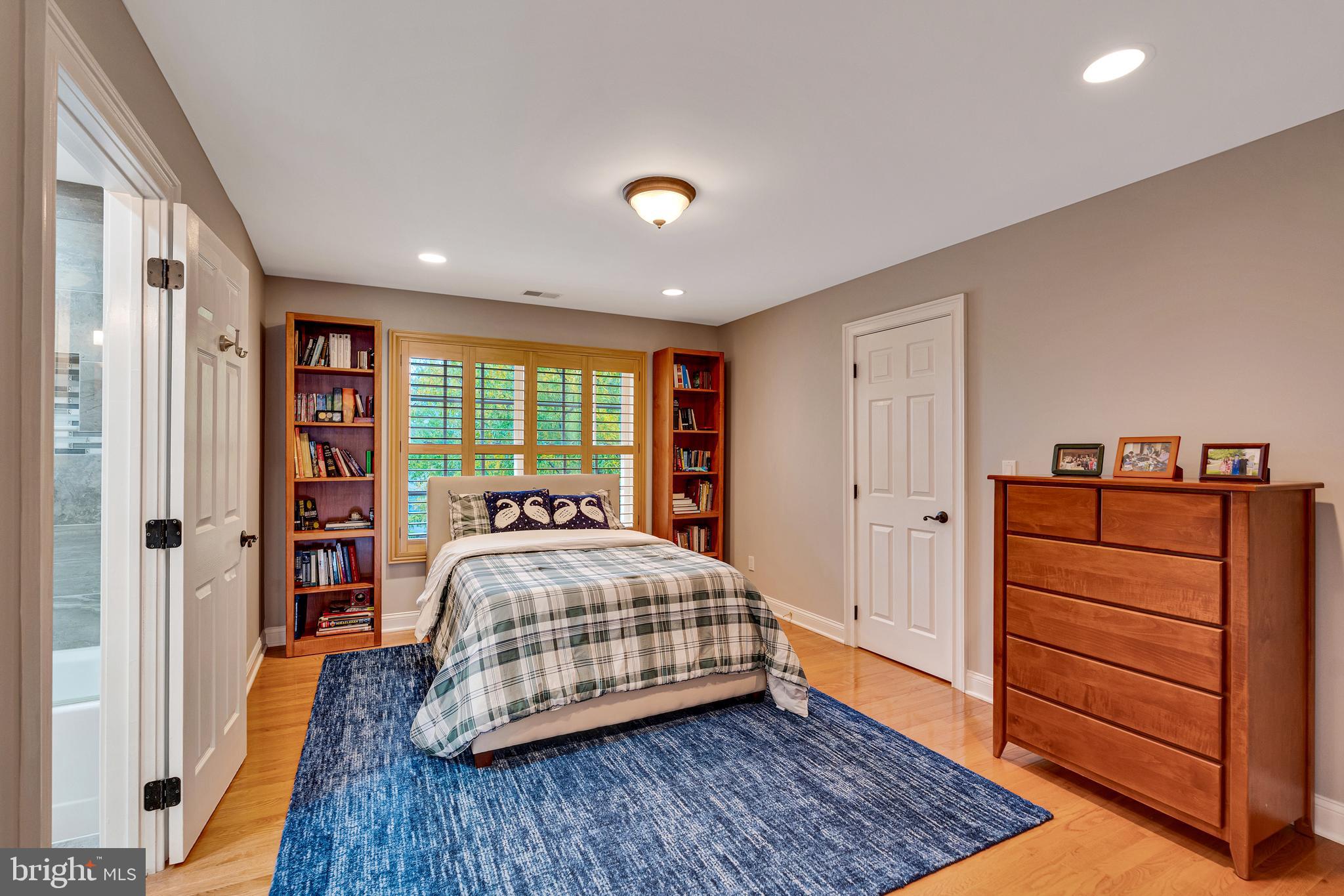 2765 HONEYSUCKLE LANE