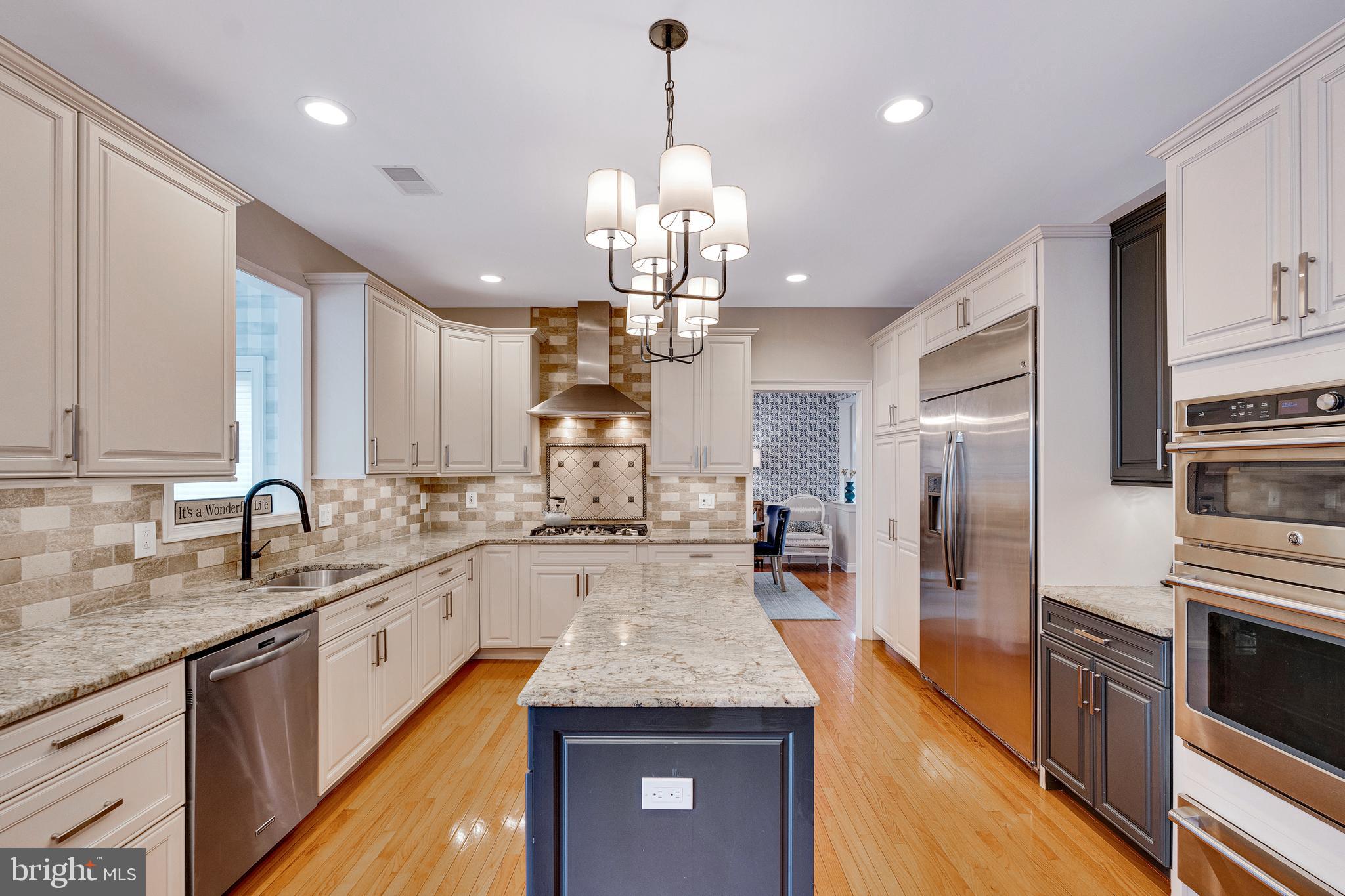 2765 HONEYSUCKLE LANE