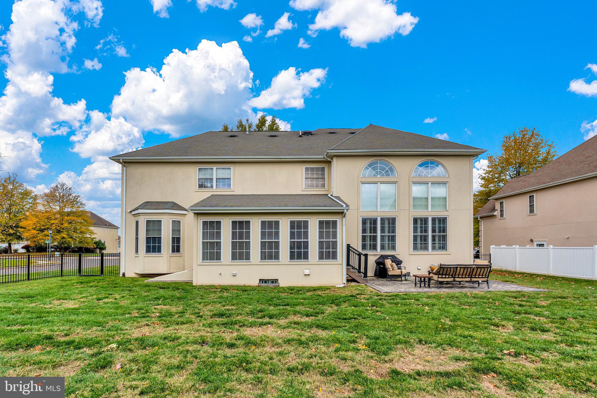 2765 HONEYSUCKLE LANE