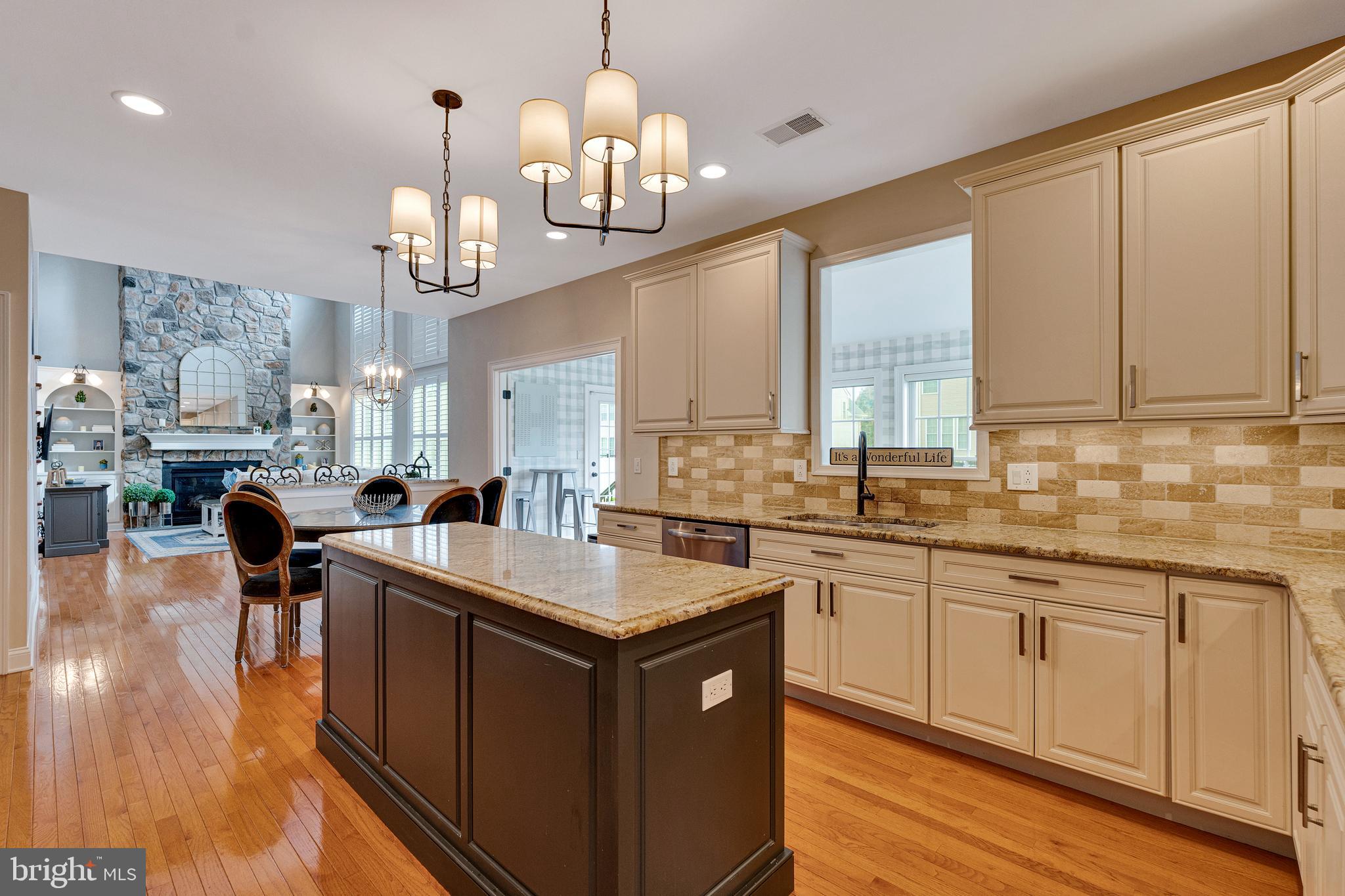 2765 HONEYSUCKLE LANE