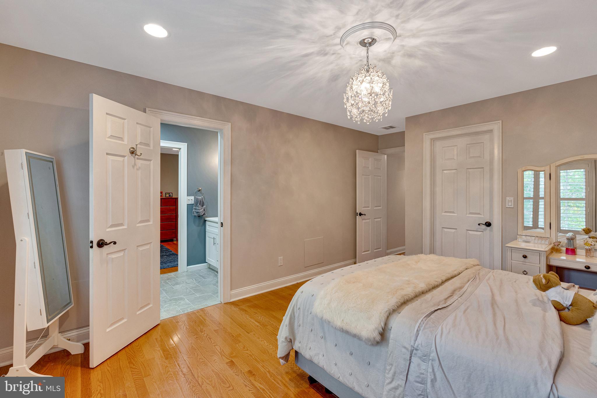 2765 HONEYSUCKLE LANE