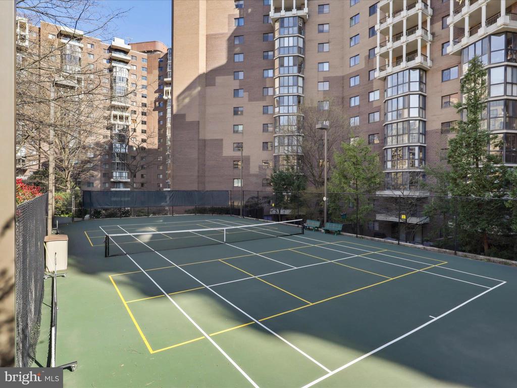 1600 N OAK STREET 524