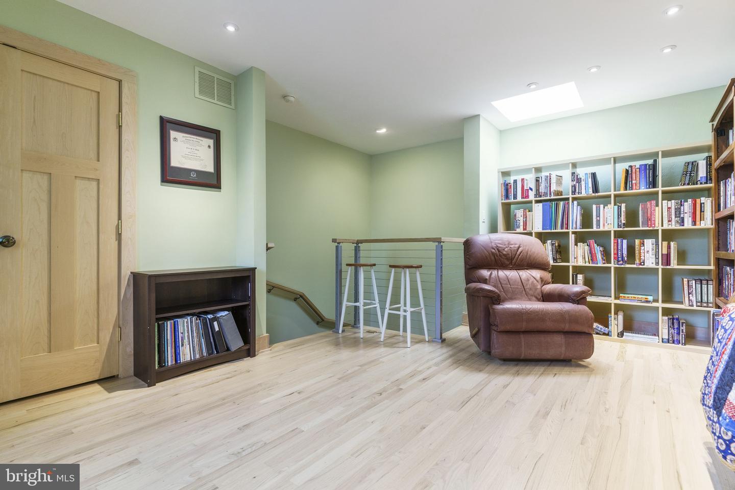 616 Queen St