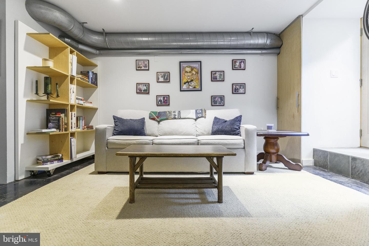 616 Queen St