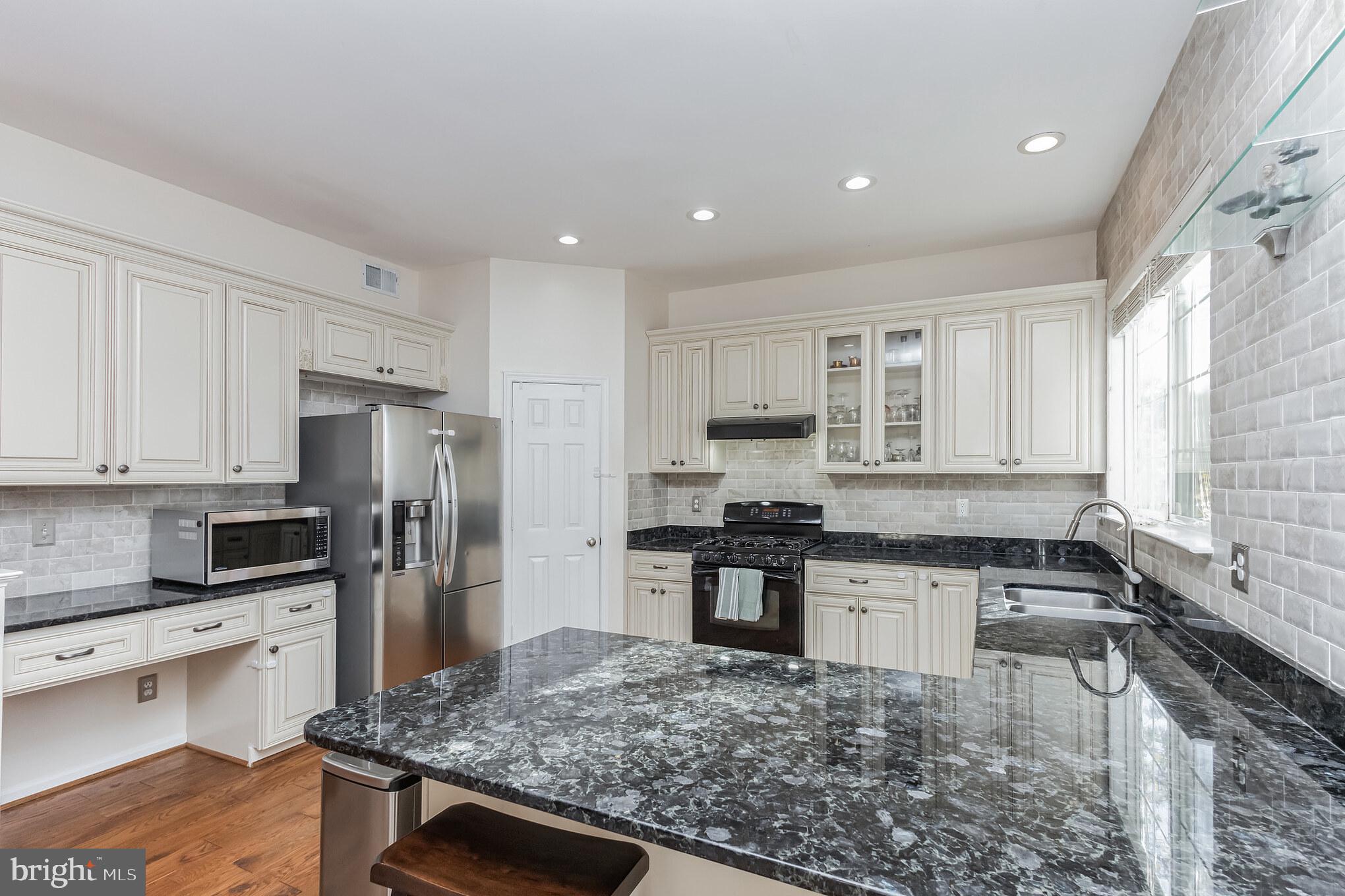 4026 Rosemeade Dr