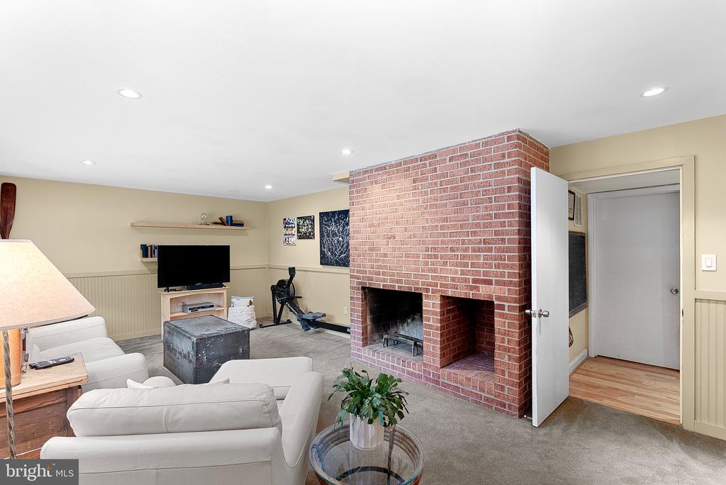 3608 Whispering Ln