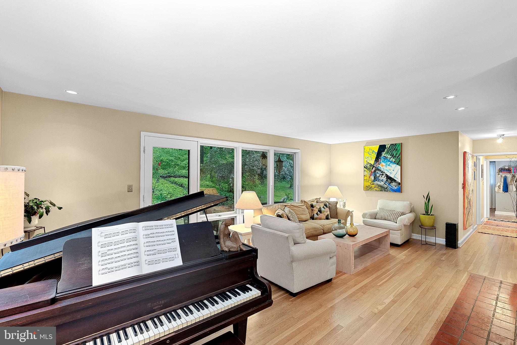 3608 Whispering Ln