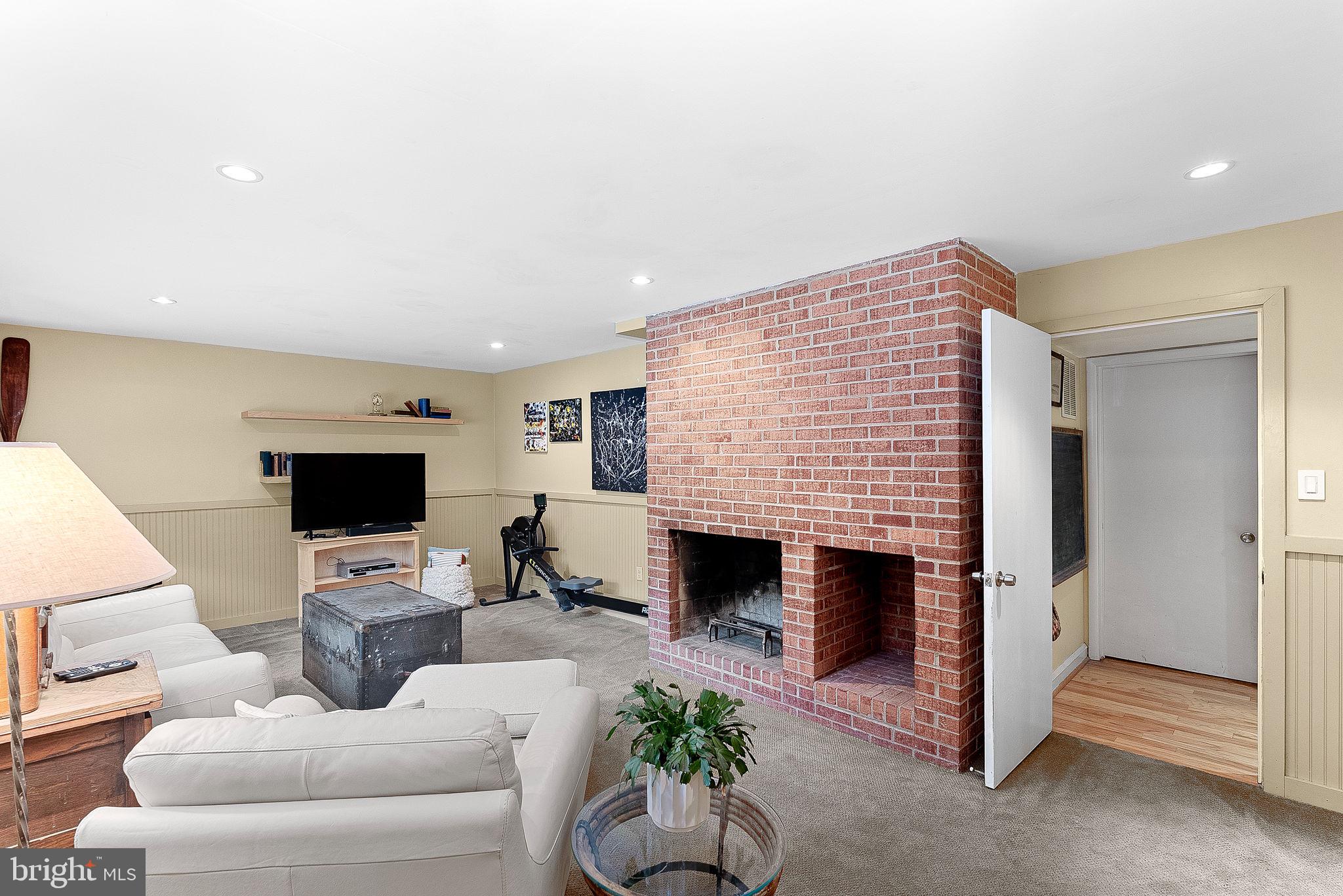 3608 Whispering Ln