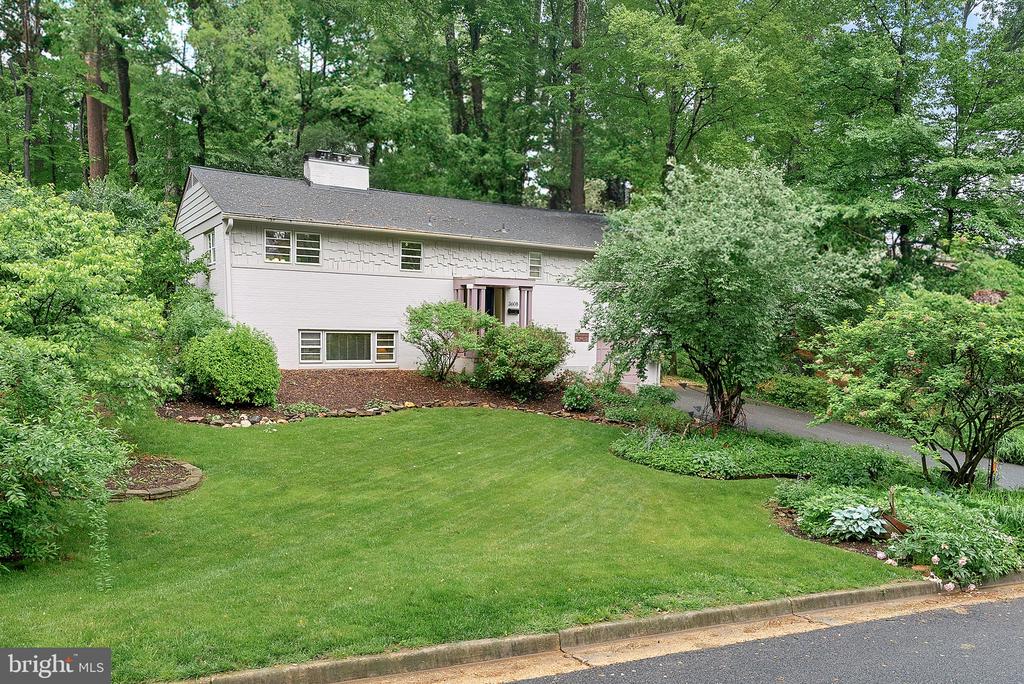 3608 Whispering Ln