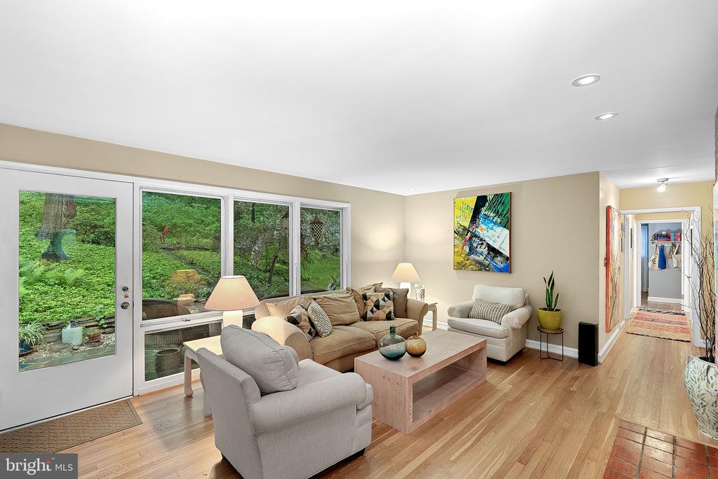 3608 Whispering Ln