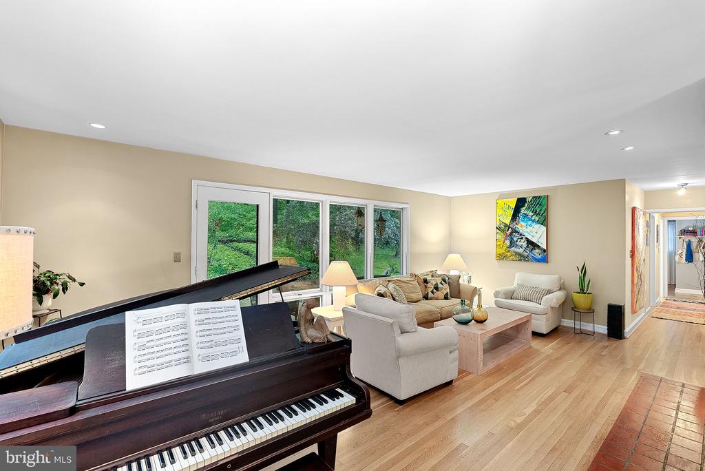 3608 Whispering Ln