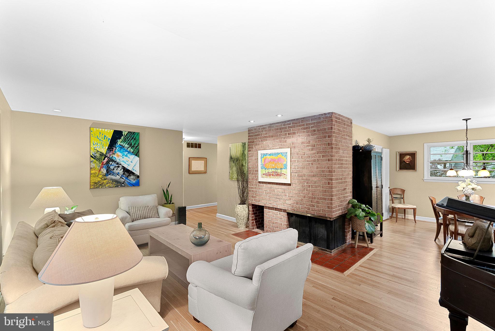 3608 Whispering Ln