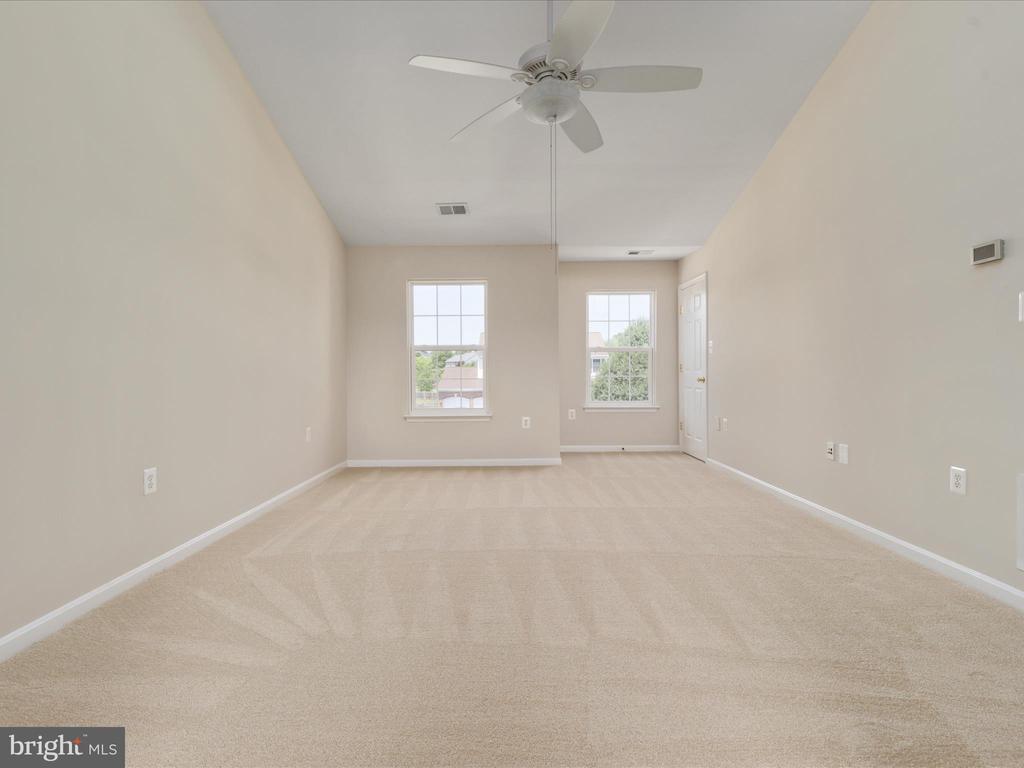 300 Swan Point Ct