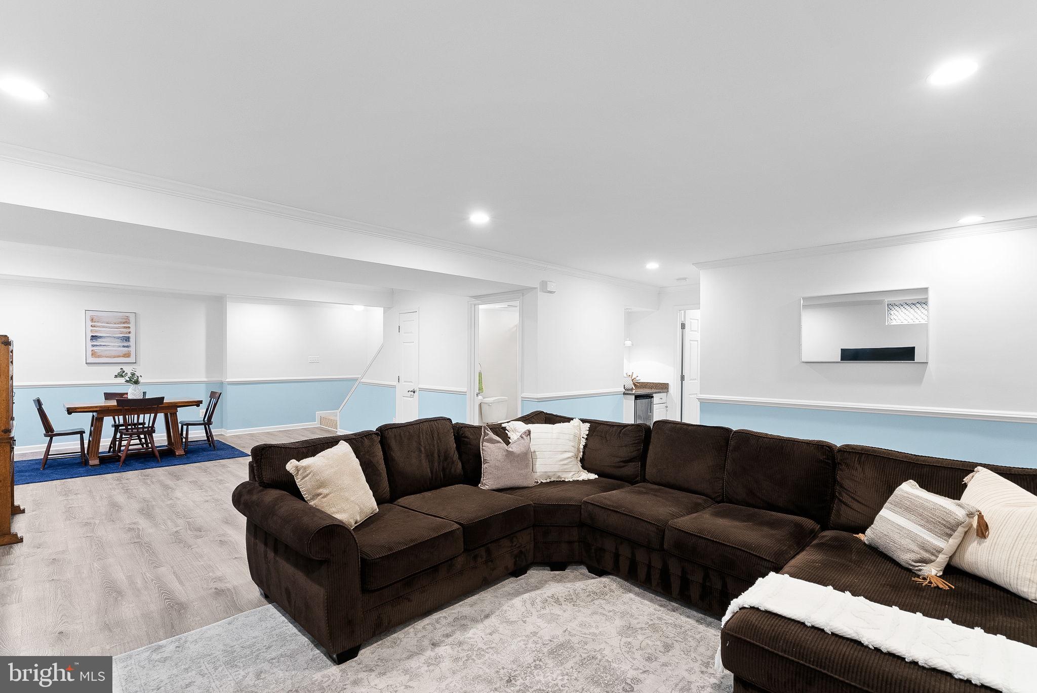 25877 Spurling Ln
