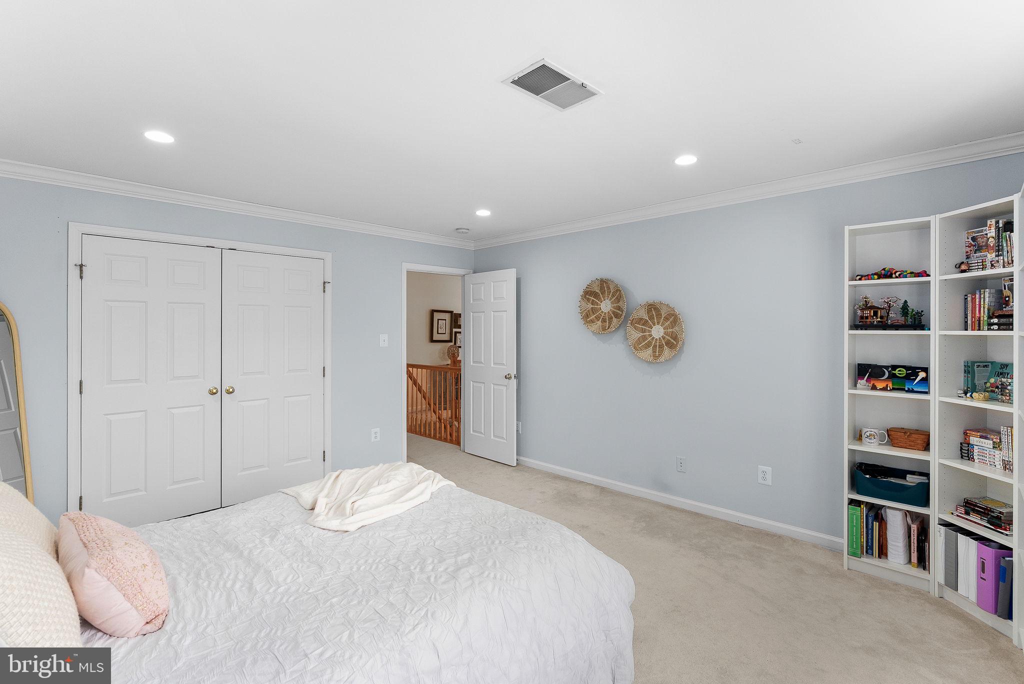 25877 Spurling Ln