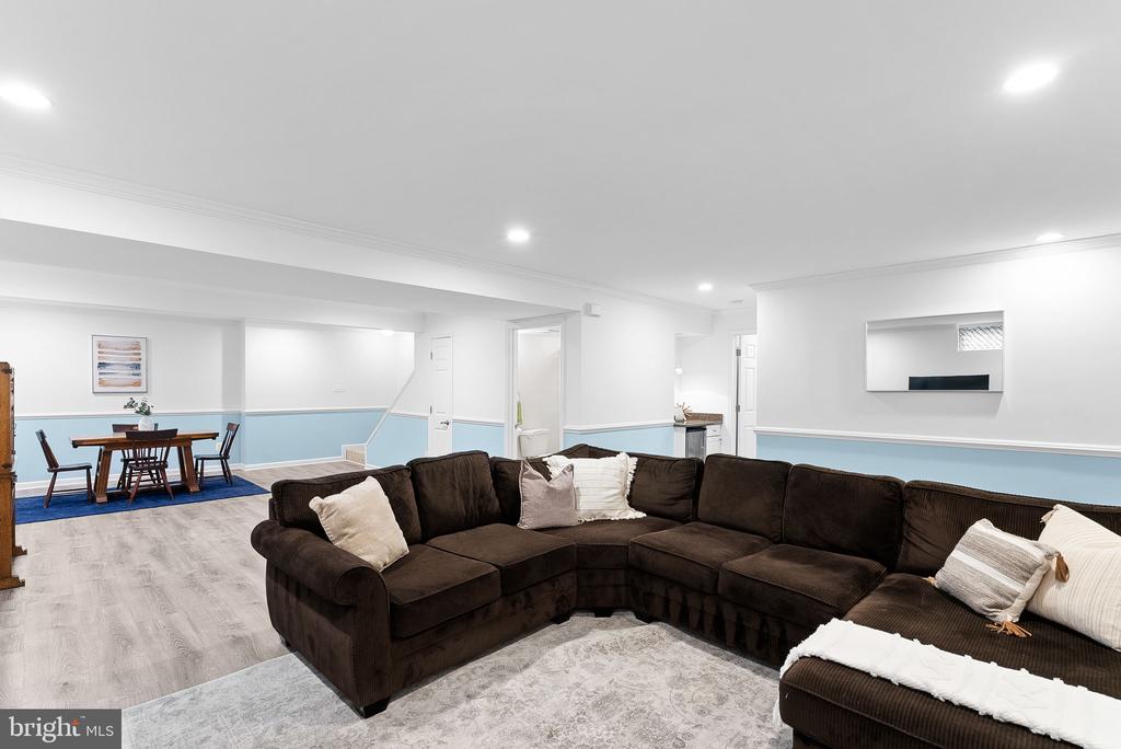 25877 Spurling Ln