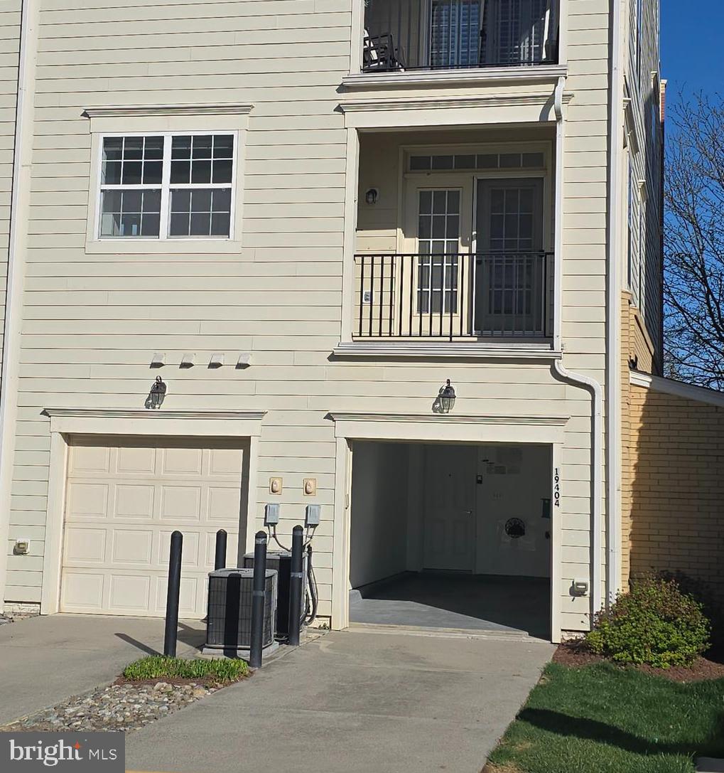 19404 DIAMOND LAKE DR