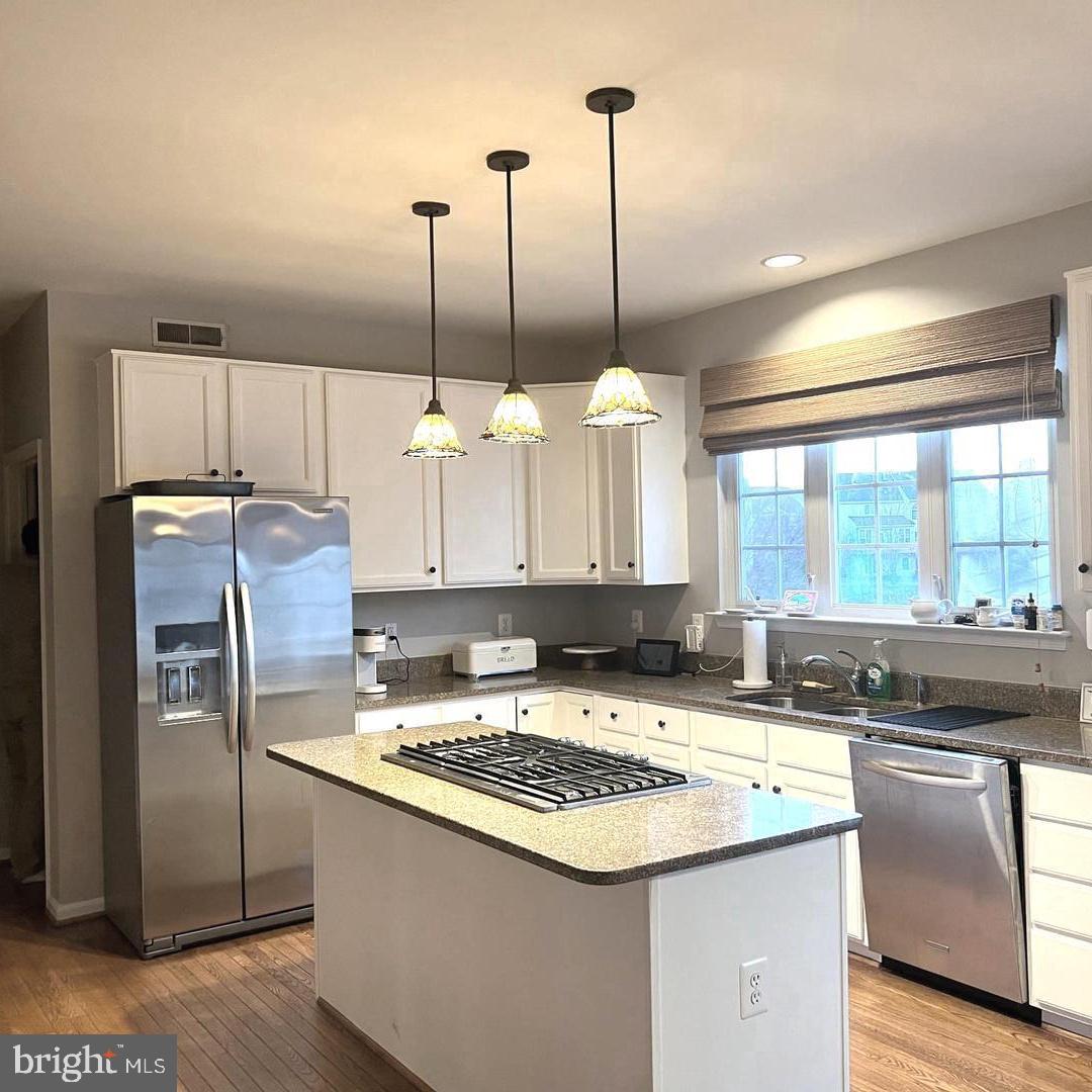 21644 PICCADILLY CIRCUS COURT