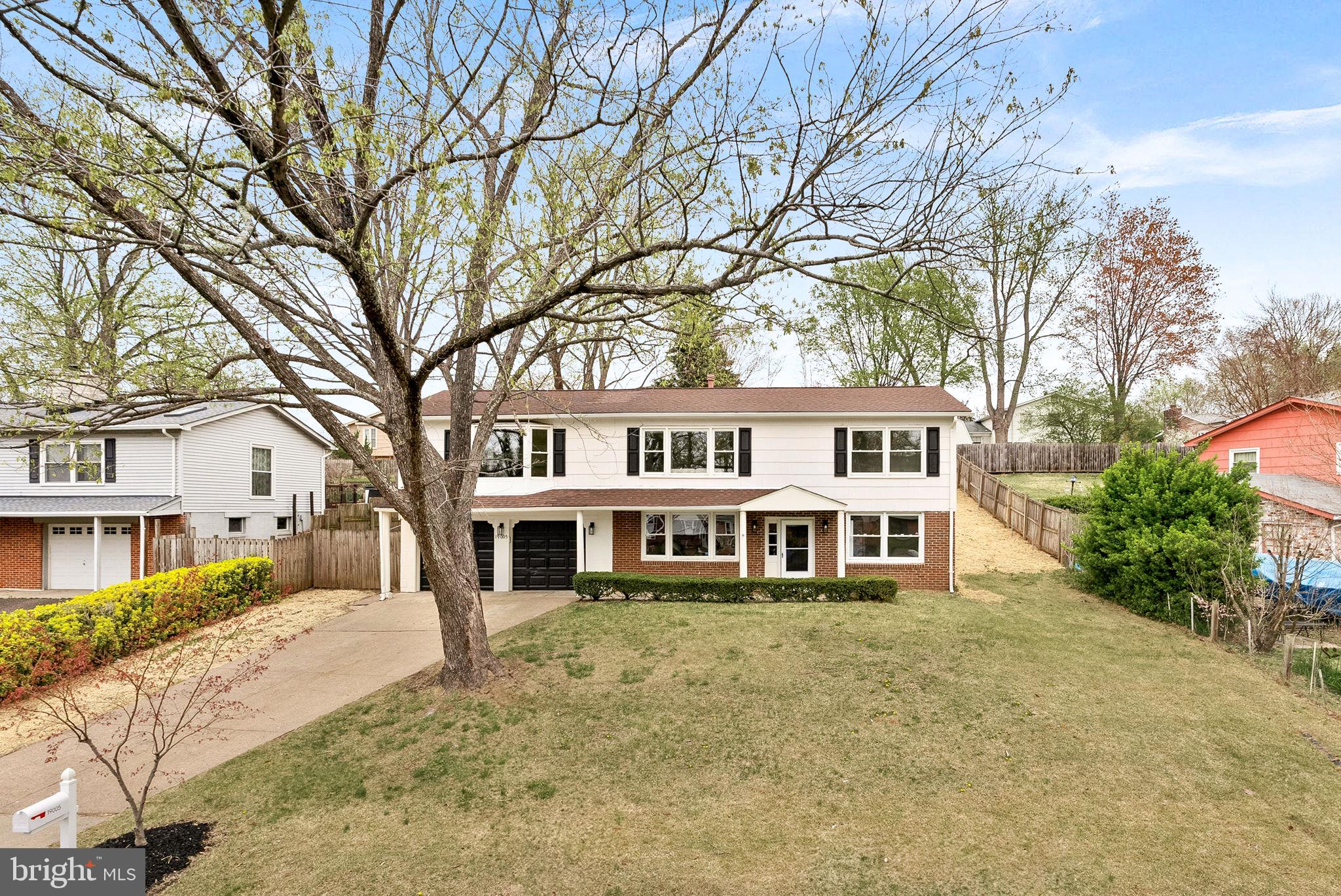 19005 Red Oak Ln