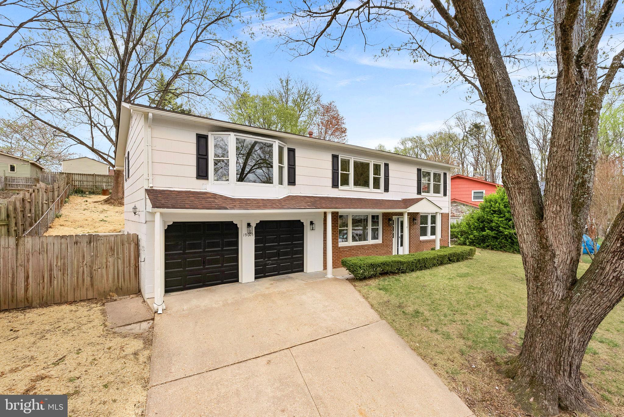 19005 Red Oak Ln