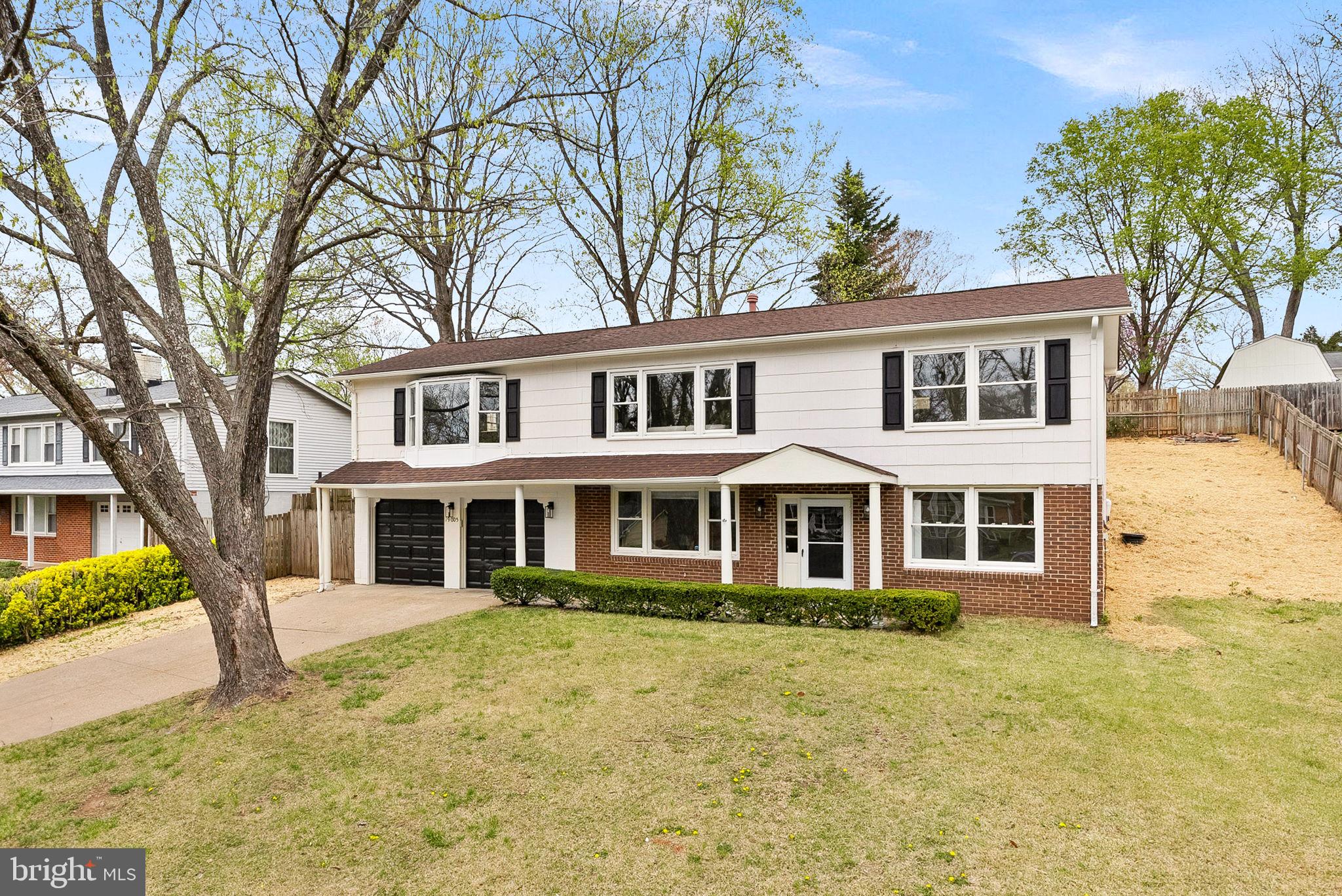 19005 Red Oak Ln