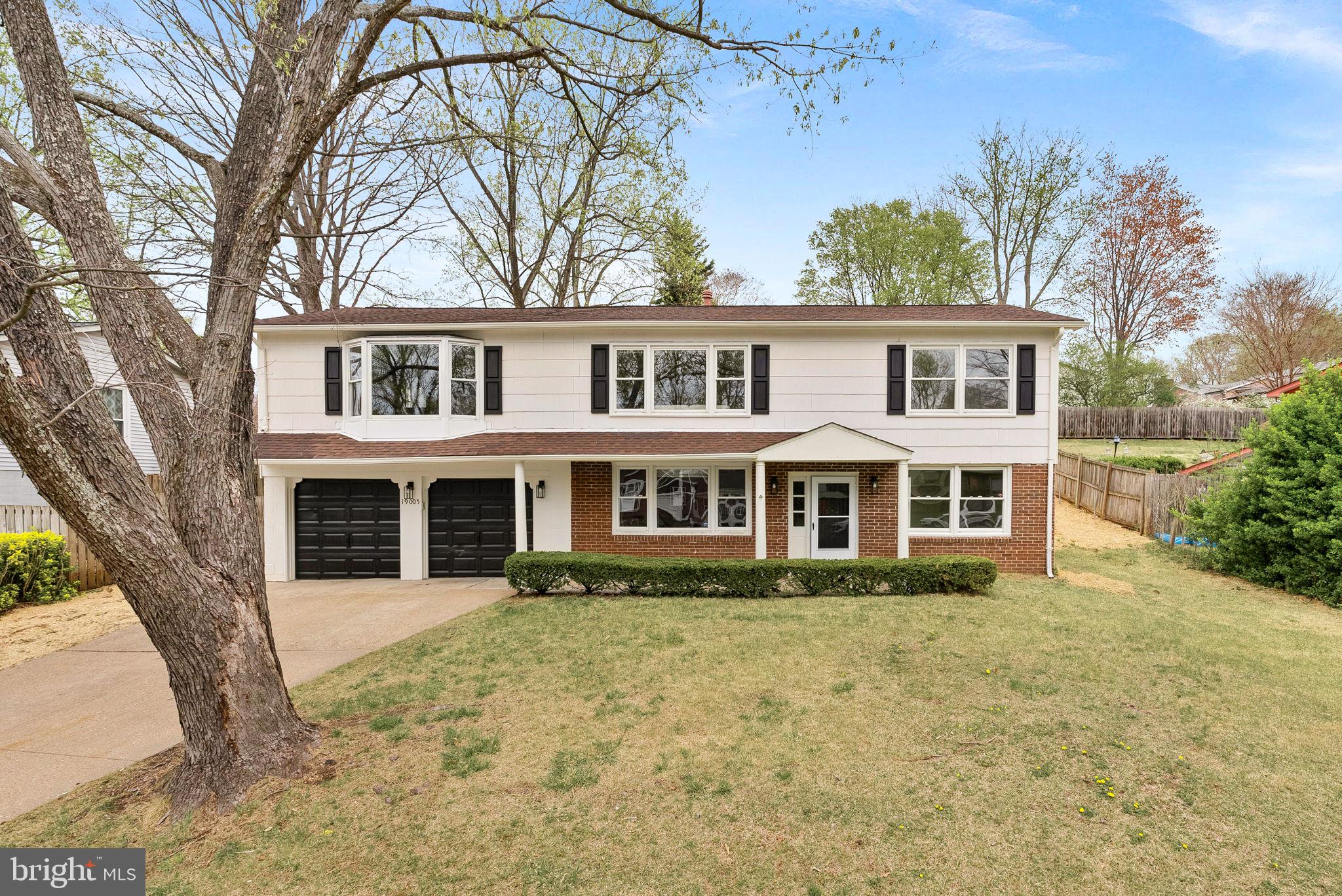 19005 Red Oak Ln
