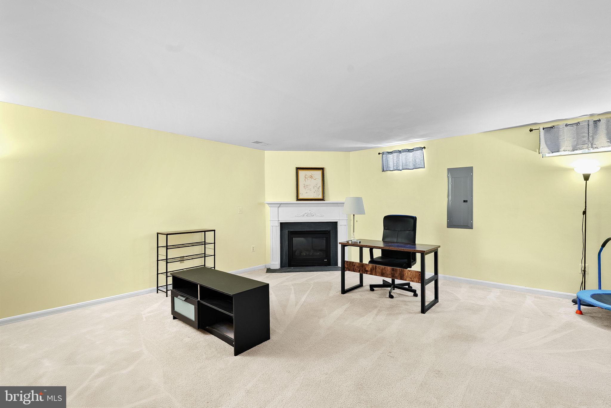 15673 Mendoza Ln