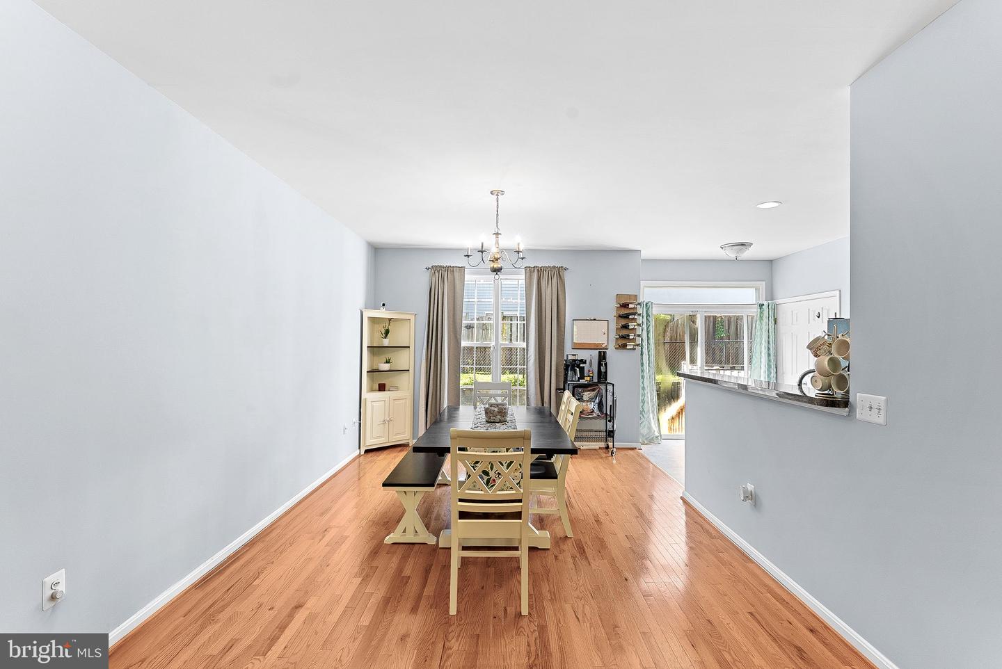 15673 Mendoza Ln