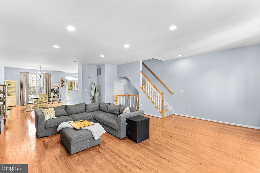 15673 Mendoza Ln