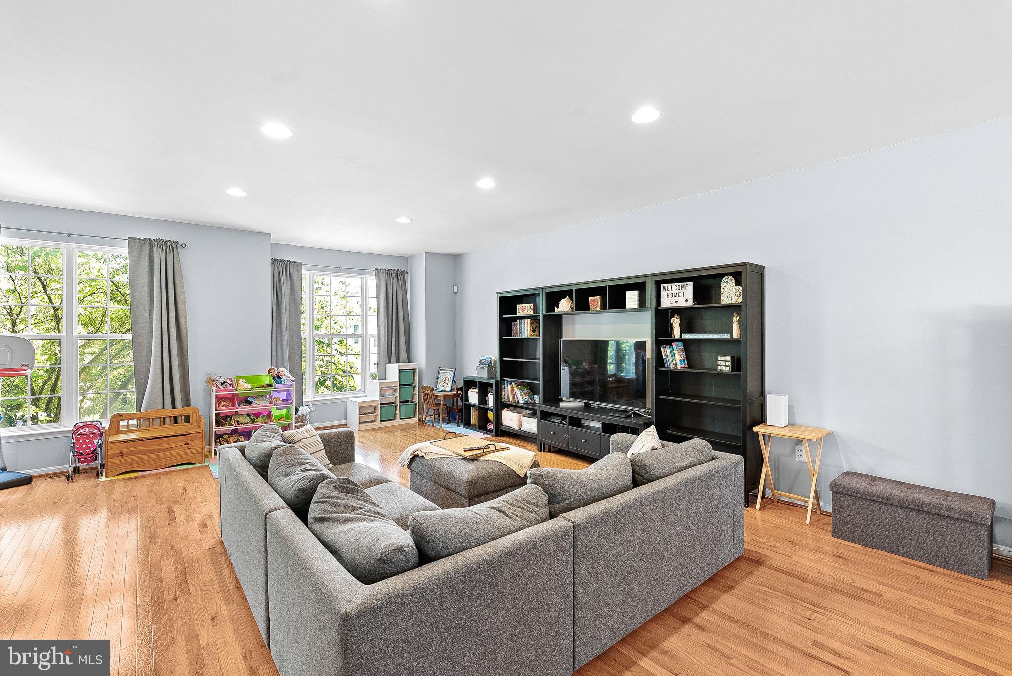 15673 Mendoza Ln
