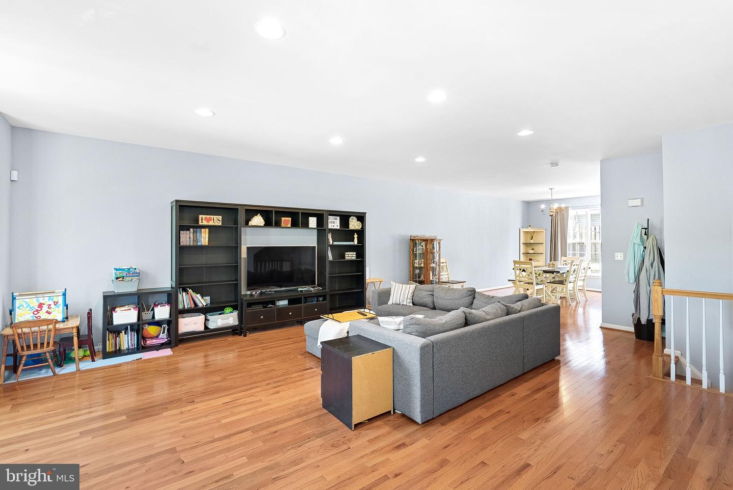 15673 Mendoza Ln
