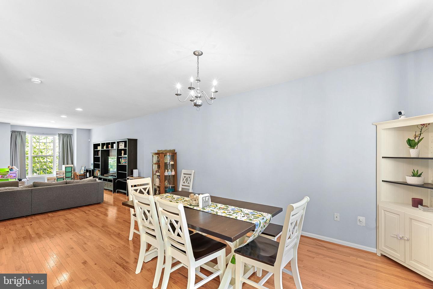 15673 Mendoza Ln