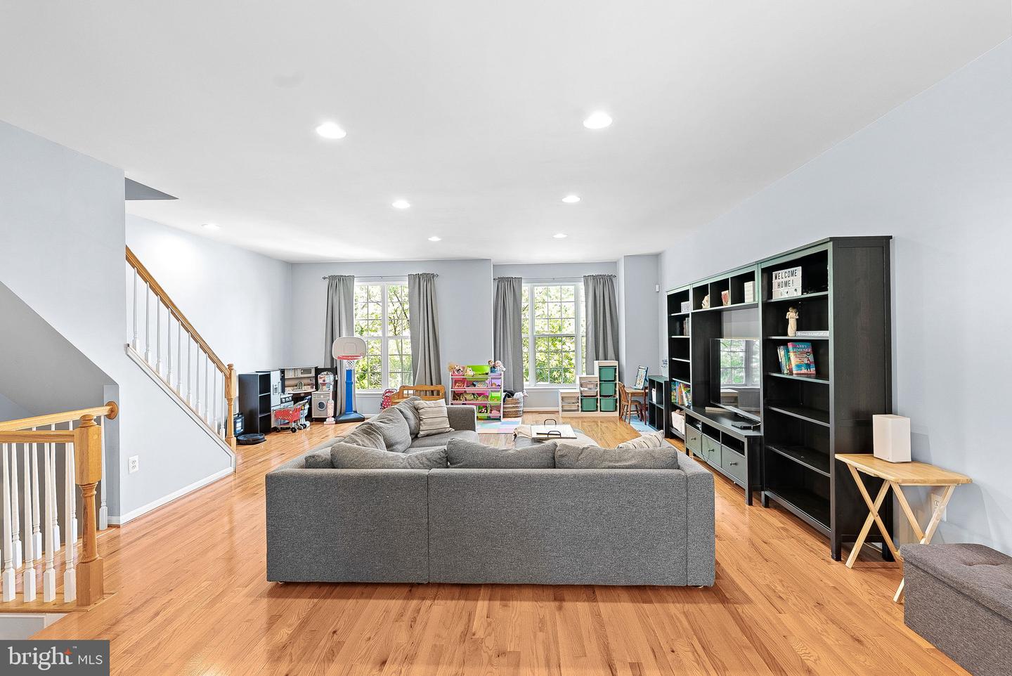 15673 Mendoza Ln