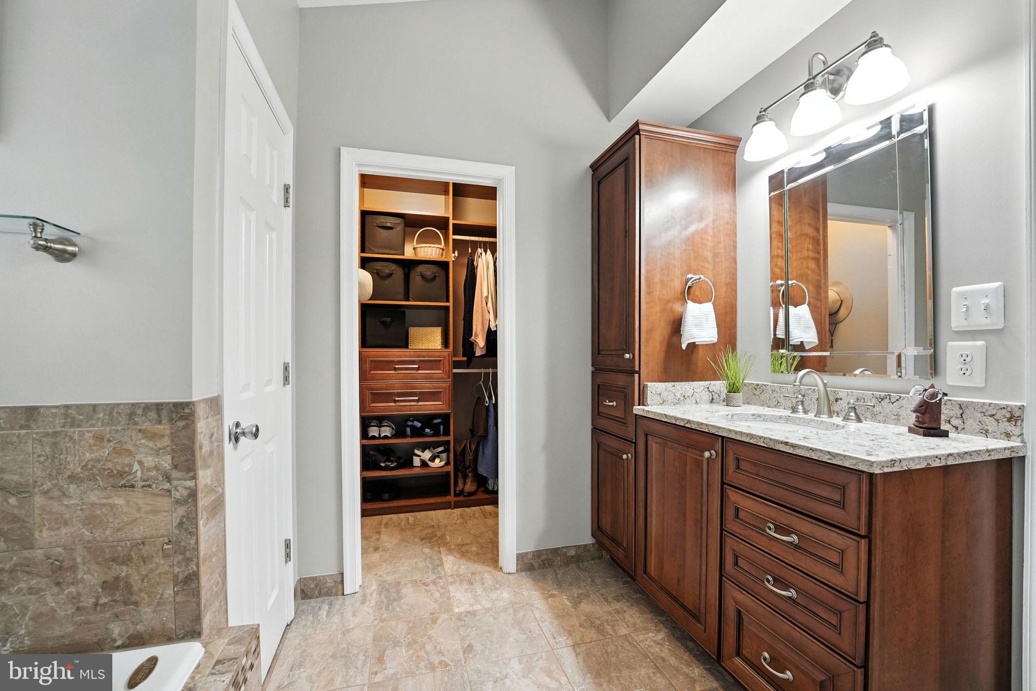 6359 COLONIAL VILLAGE LOOP