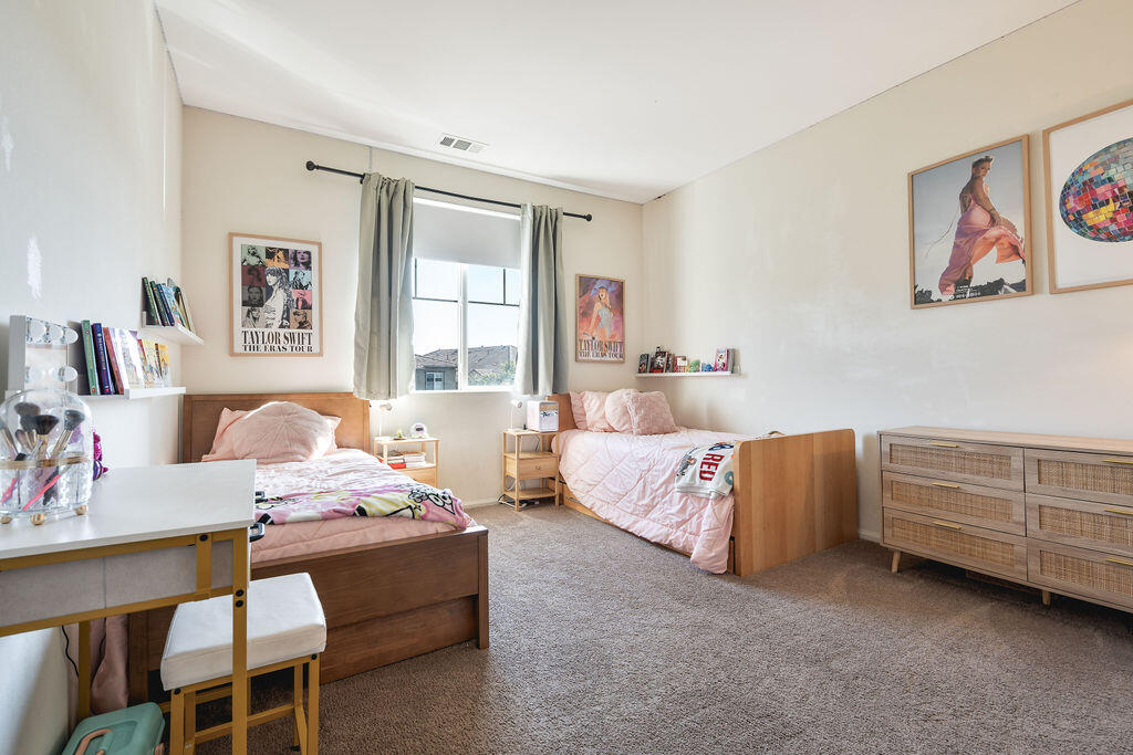 6633 Calle Koral