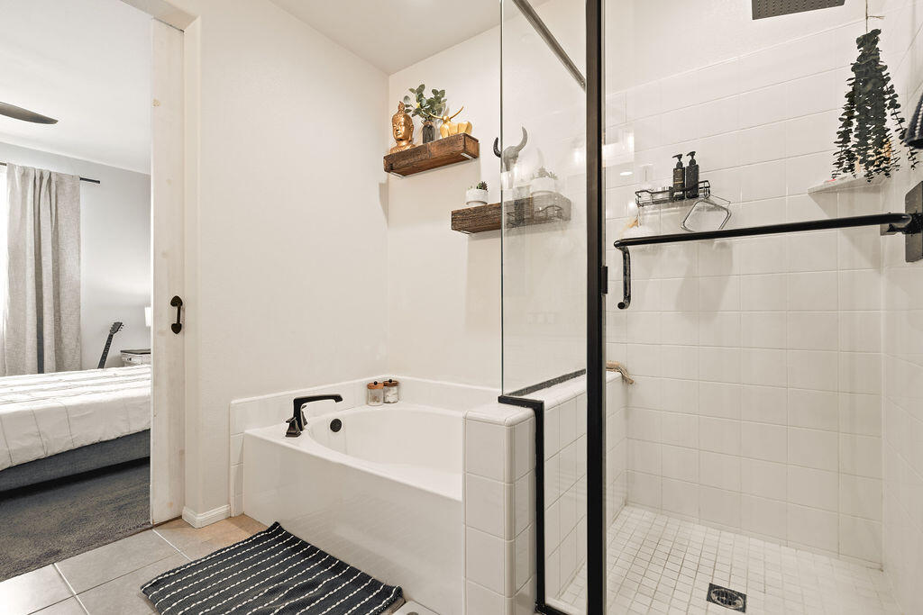 6633 Calle Koral