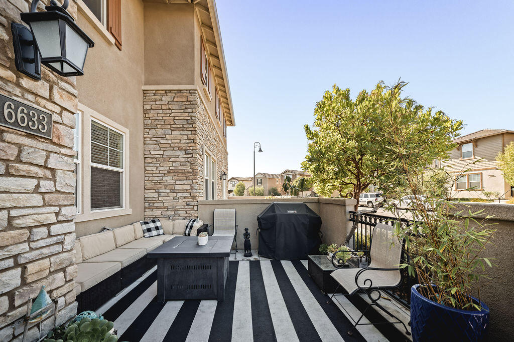6633 Calle Koral