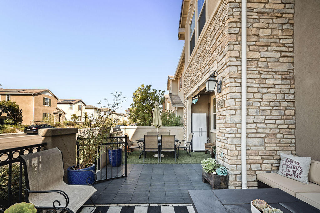 6633 Calle Koral