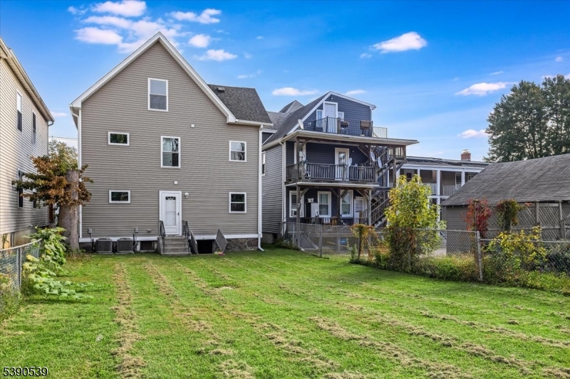 18 Sussex Ave A