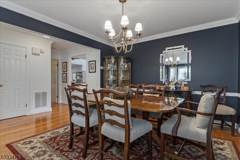 11 Shadowbrook Ln