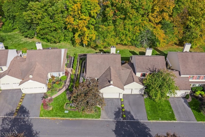 11 Shadowbrook Ln